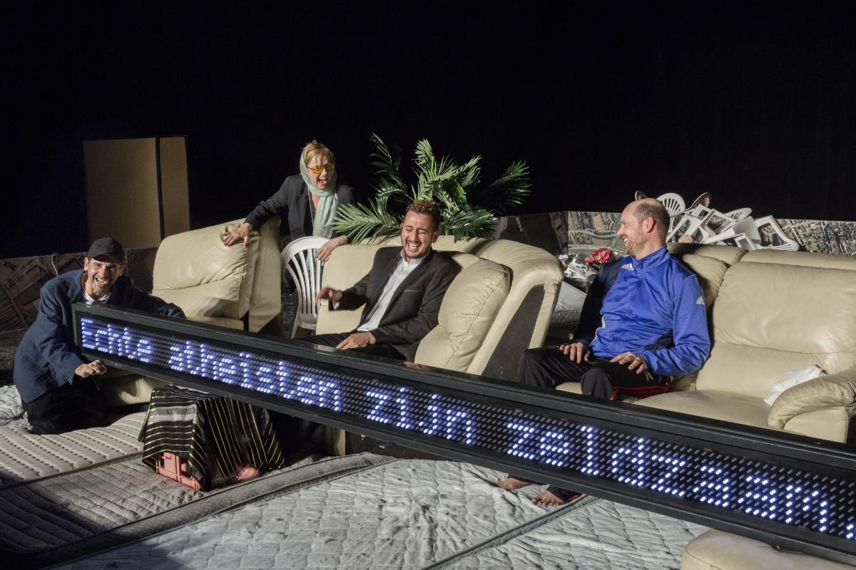 © Phile Deprez Zouzou Ben Chikha, Marijke Pinoy, Mourade Zeguendi en Steven Van Watermeulen in Onderworpen - © Phile Deprez