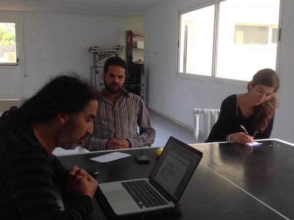 De ploeg aan het werk: Chokri Ben Chikha, Walid Ben Chikha en Sarah Eisa